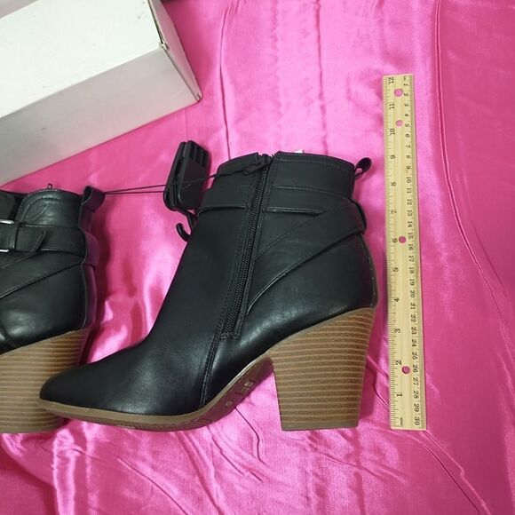 Time and True Womans SZ 11 W Ankle Boots Memory Foam Black Side Zip . - Picture 3 of 12